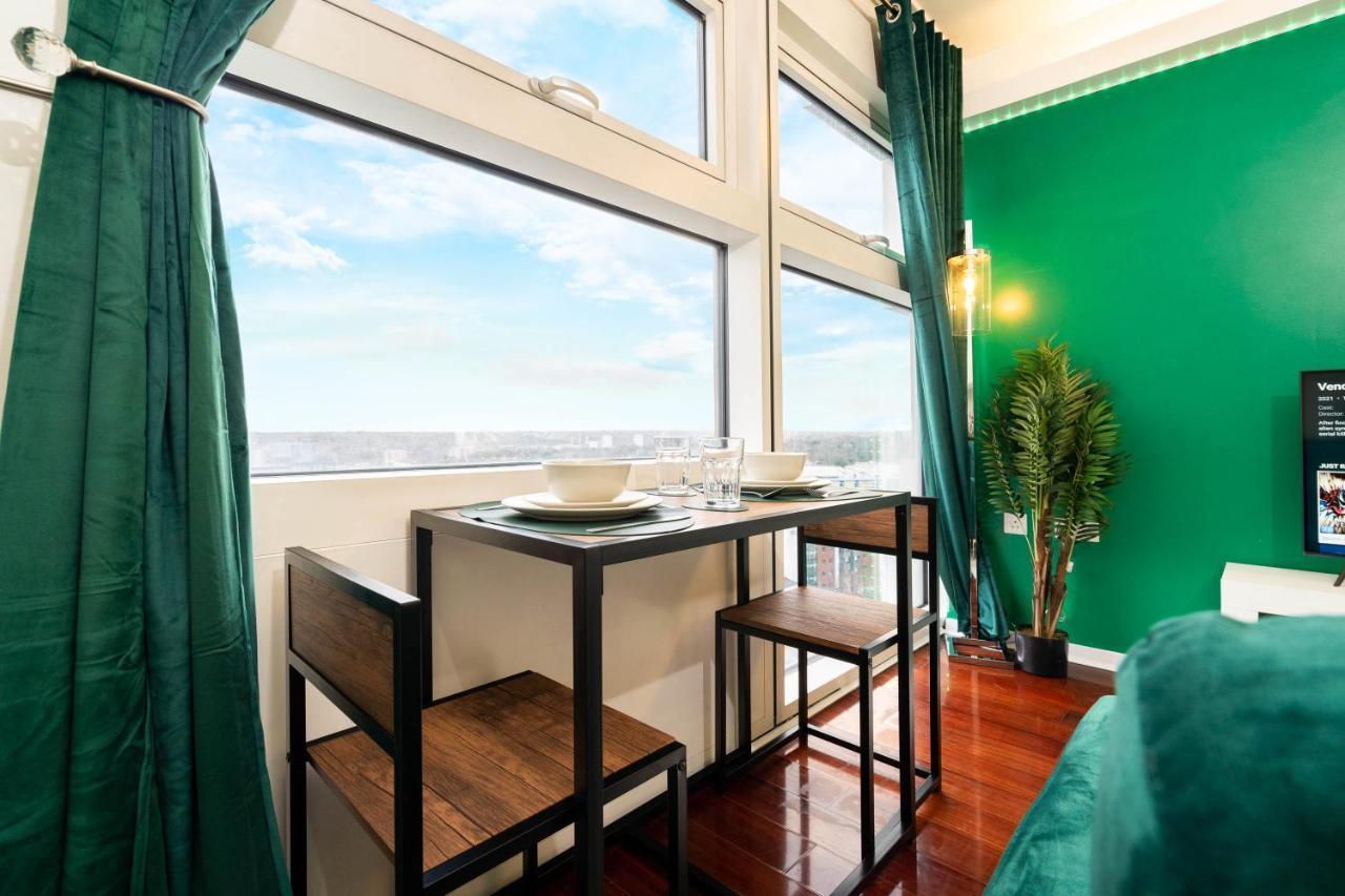 Maevela Apartments - Top Floor Rolex Themed Studio Apt Inside The Cube, Mailbox - Free Netflix & Wifi Birmingham Zewnętrze zdjęcie