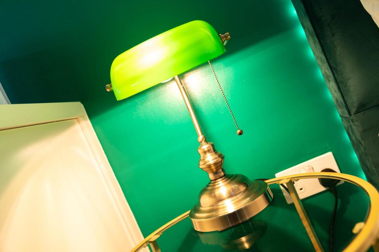 Maevela Apartments - Top Floor Rolex Themed Studio Apt Inside The Cube, Mailbox - Free Netflix & Wifi Birmingham Zewnętrze zdjęcie